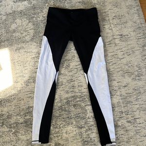 ALO black and white geometric leggings